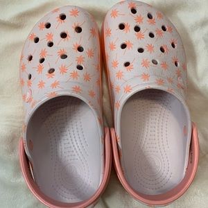 Crocs “8”